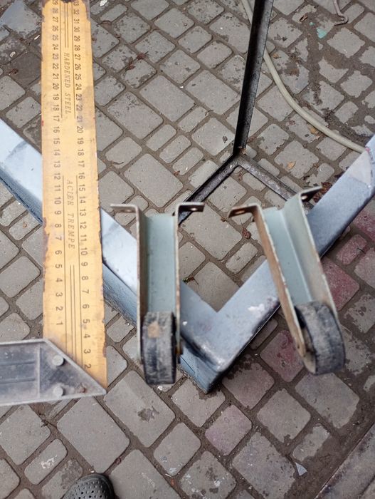 Коліщатка від старого дивану.