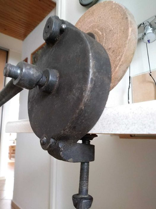 Sprzedam szlifierkę – ostrzałkę ręczną.