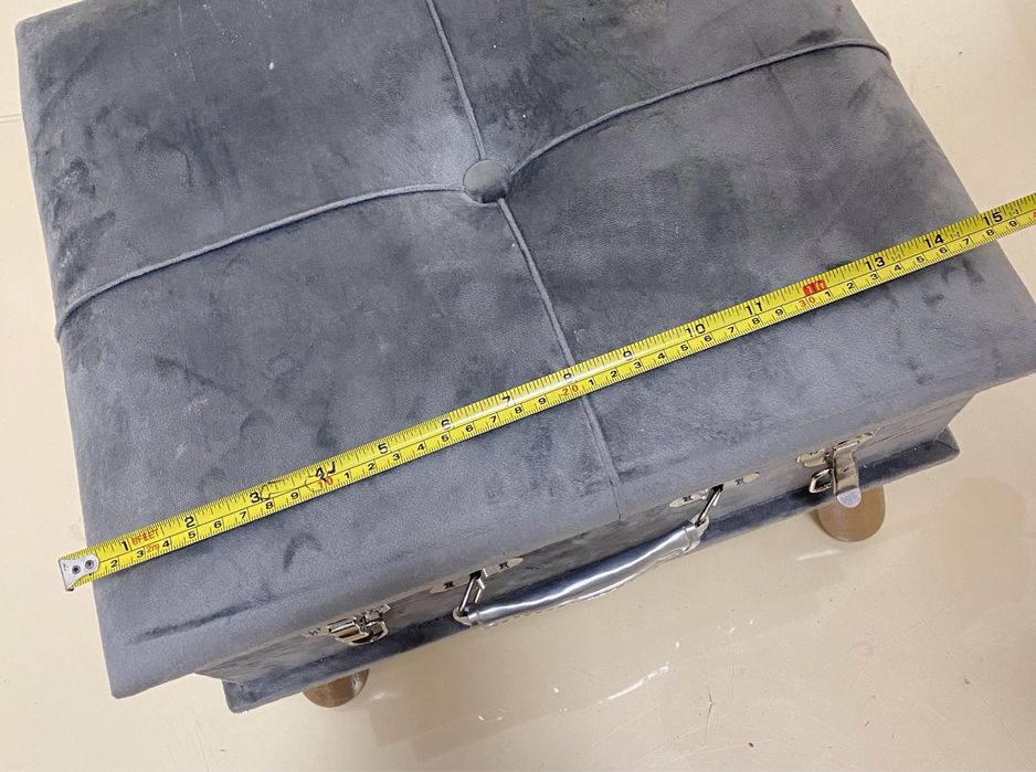 Banco/Caixa Arrumação Veludo Cinza com Pernas em Madeira