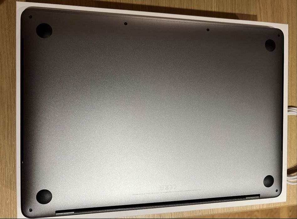 Macbook pro 2019  13” touch i5 16Gb 512GB ssd