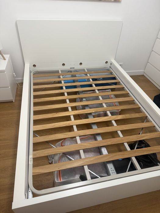 Cama com cabeçeira 1.40x2.00