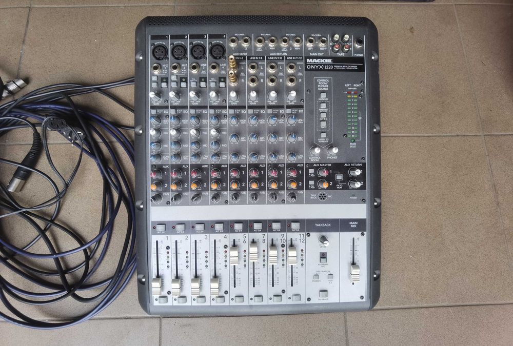 Zestaw aktywny Mackie thump TH-15a, subwoofer,  mixer Mackie Onyx 1220