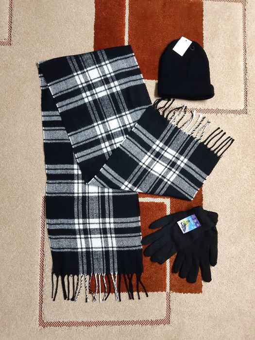 Conjunto, cachecol, luvas e gorro grossos