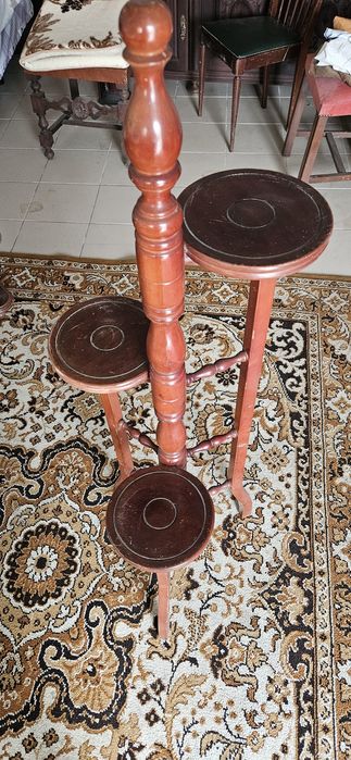 Suporte de vasos em madeira