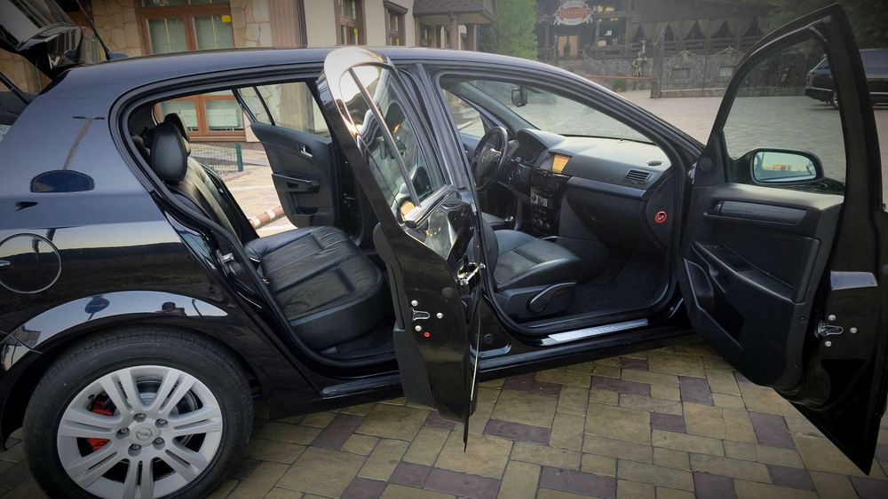 Opel Astra 2009р шкіра 1,6 бензин Без підкрасів Розмитнена Ідельний стан!