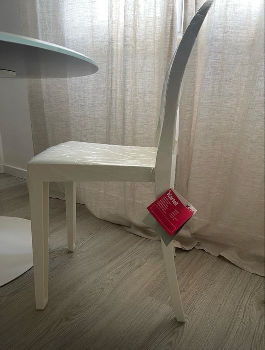 Cadeiras Ghost Kartell by Philippe Starck e Mesa oval - NOVAS