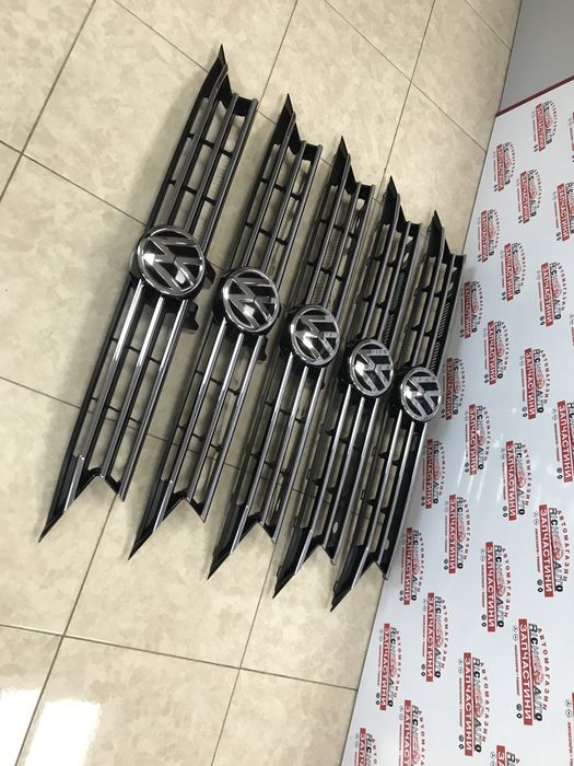 Решітка радіатора VW Touran 2015-
