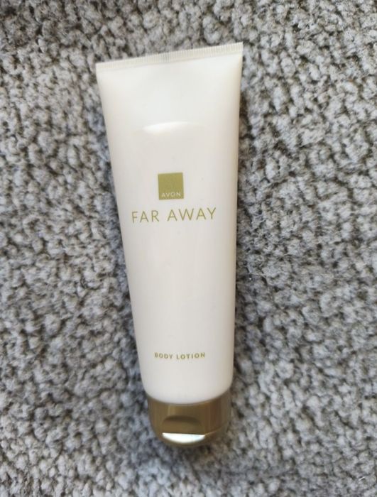 Avon Far Away Nawilżający Lekki Balsam Do Ciała Delikatny Zapach 125ml
