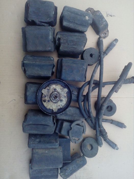 Подушки, шланги,крышка бака