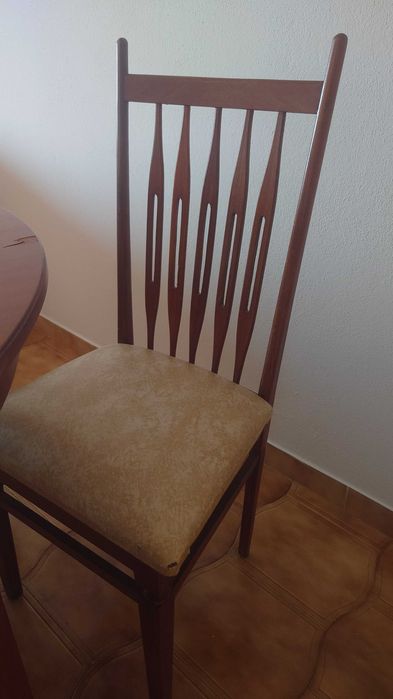 Mesa Extensível e 6 Cadeiras