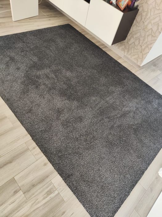 Tapete preto 2,40m x 1,70m como novo