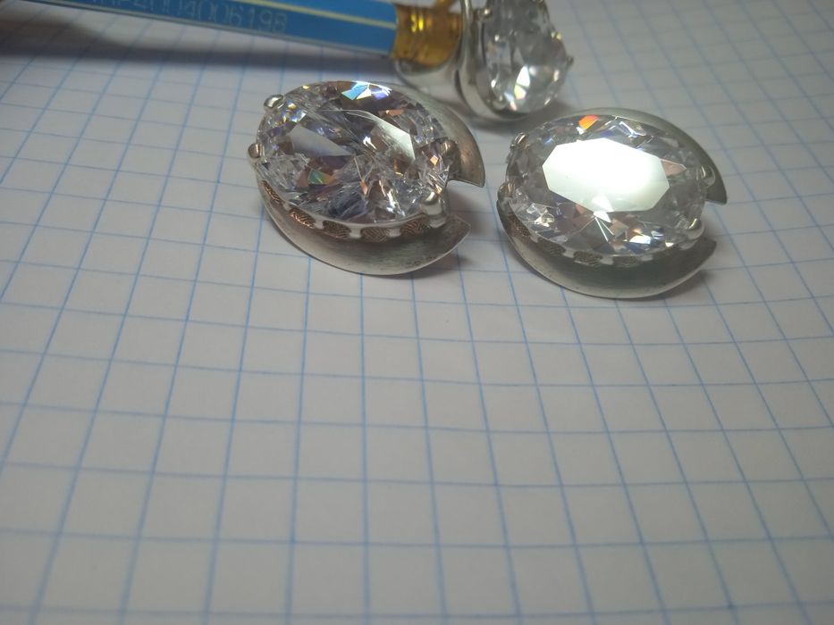 Продам бу срібні сережки,кульчики,каблучка з великим каменем
