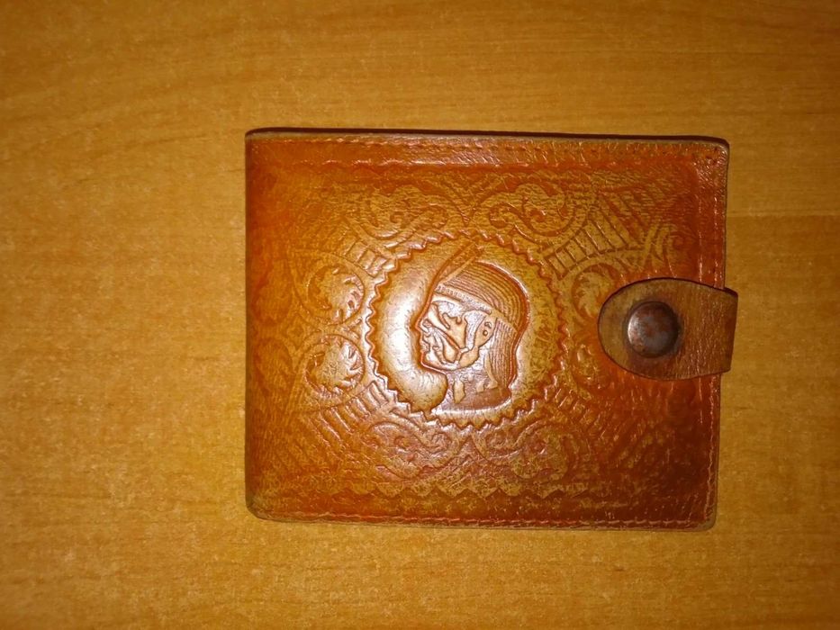 Portfel skórzany wytłaczany wzór ze skóry naturalnej cepelia brąz PRL