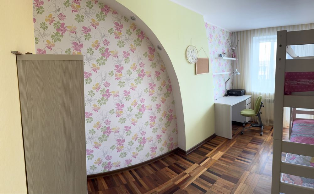 Продается  4 ком квартира по ул Сергея Синенко 8/9