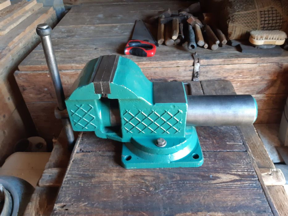 Продам Слюсарські тиски .