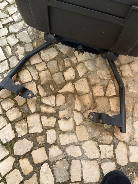 Suporte de baú nmax 2018 ( Não é compatível com a modelo 2024)