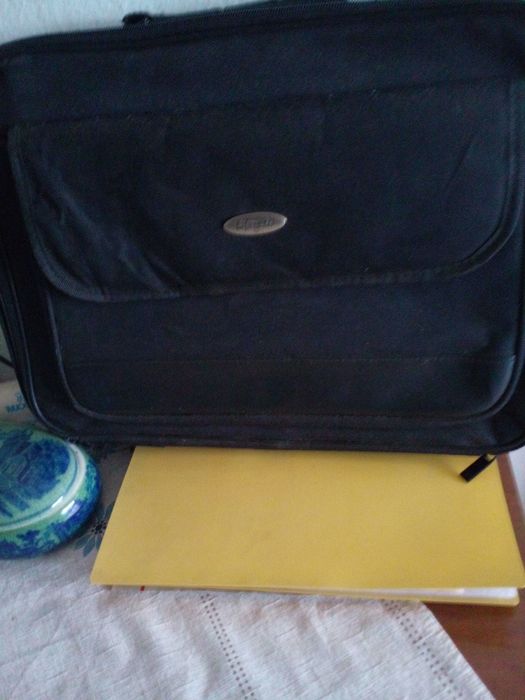 Saco e rato para computador.