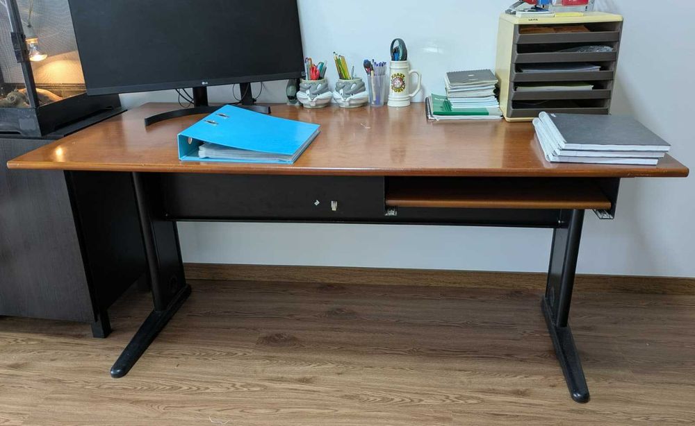 Secretária de madeira de escritório, com gaveta extraível para teclado