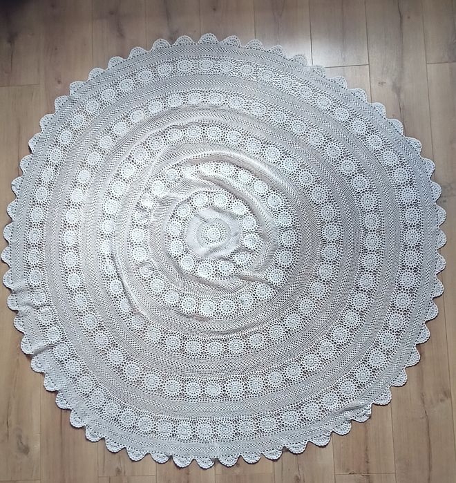 Obrus koronkowy ręcznie robiony- średnica 150 cm