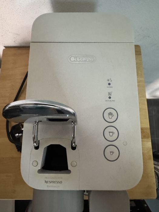 máquina de café de cápsulas De'Longhi Nespresso Lattissima One