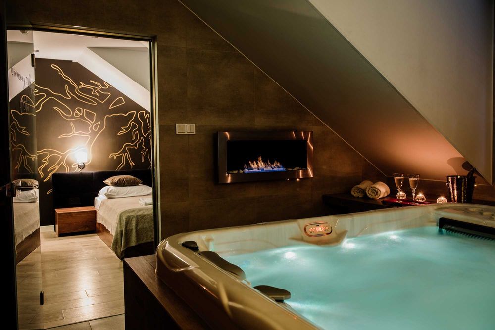 Apartament Złoty z jacuzzi profesjonalnym, sauna, kominek, ferie