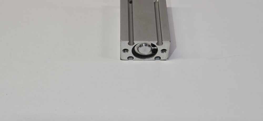 Siłownik pneumatyczny SMC CDU16-10D  stan BDB