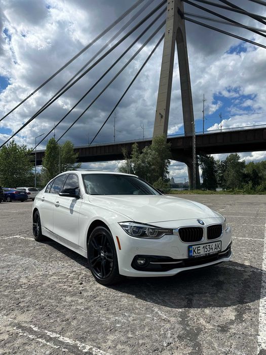 Продаю BMW 330e 2017р
