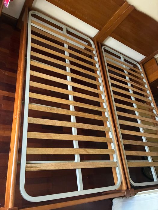 1 Cama de madeira pinho