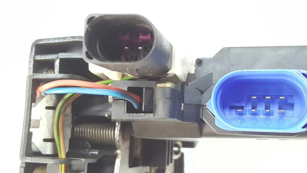 FECHADURA PORTA TRASEIRA ESQUERDA VOLKSWAGEN TOUAREG 2004 -7L0839015F