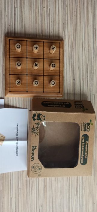 Drewniana gra kieszonkowa kółko i krzyżyk