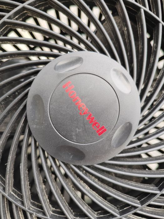 Wentylator podłogowy Honeywell mocny biurkowy obrotowy
