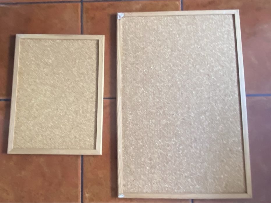 2 quadros de cortiça pin board em muito bom estado