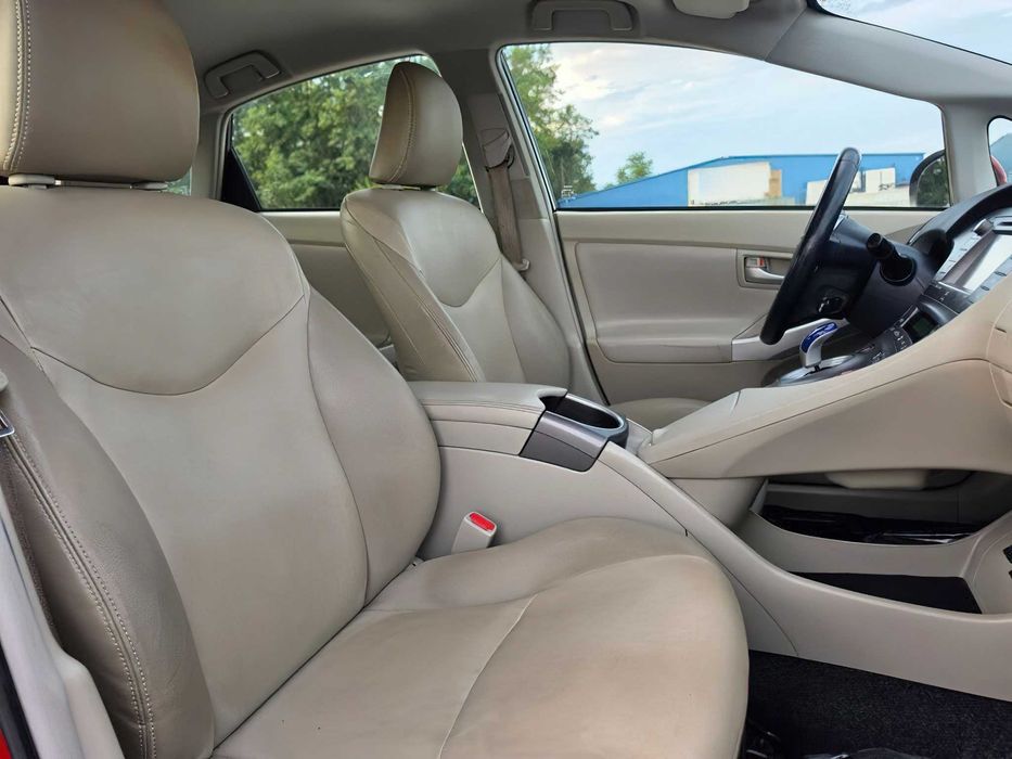 Toyota Prius Four      2015