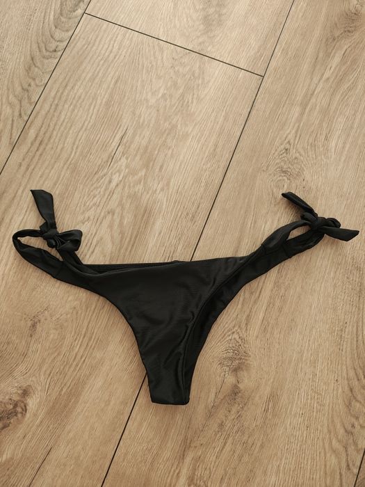 Nowe wiązane stringi * dół strój kąpielowy * M 38 * czarne