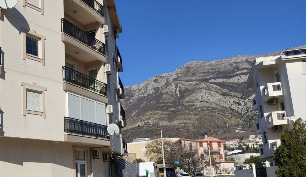 Сдаю в Черногории свои апартаменты на берегу моря