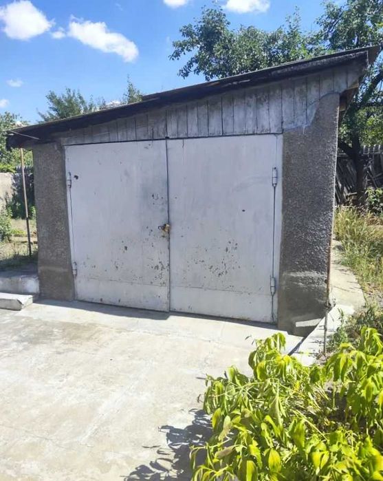 продам затишний будинок в чудовому районі,4 кімн,зручності гараж,5 сот