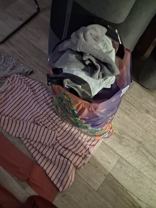 Paka ubranek dla dziewczynki 128/134