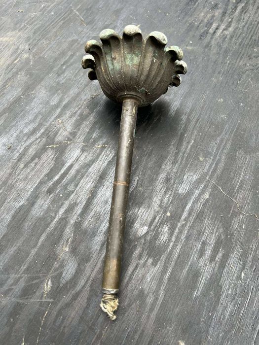 Mosiężny uchwyt do lampy sufitowej