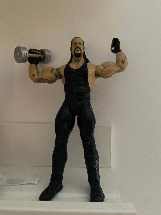 Undertaker wwe boneco