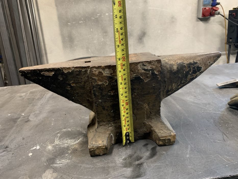 Kowadło  około 30 kg
