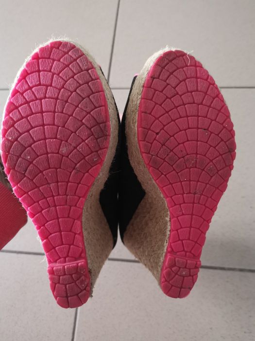 Botki czarne odkryte palce na wysokiej plecionej koturnie platformie