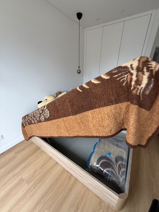Cama de casal e colchão