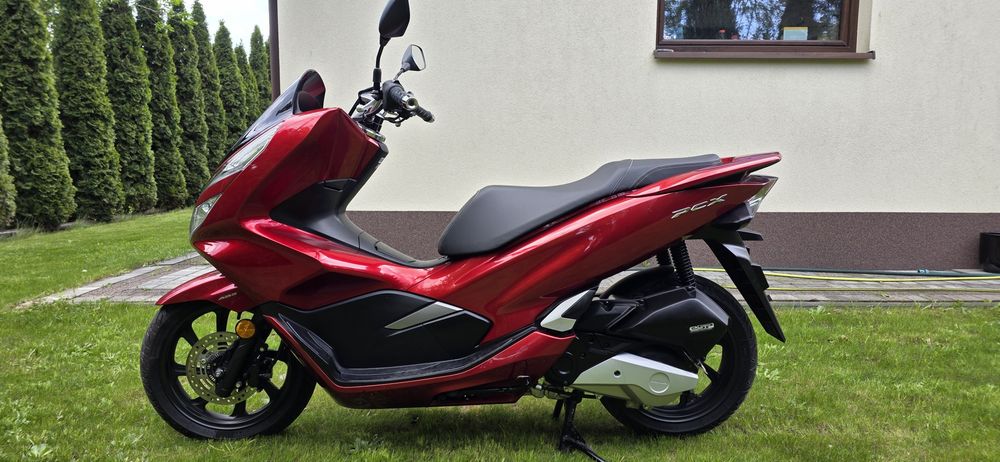 Skuter Honda PCX 125cm na kat.B  LED jak Nowy z 2020 roku  ABS