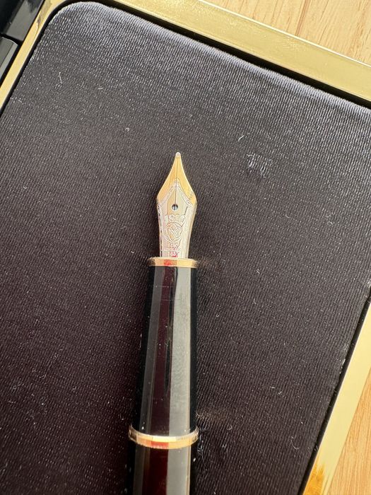 Caneta Montblanc Meisterstück Gold-Coated Fountain Pen