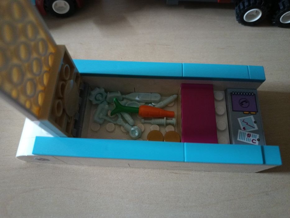 LEGO Friends 41125 Przyczepa lecznicza dla koni