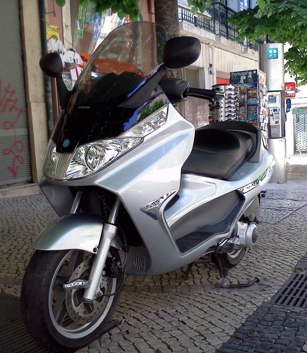 Piaggio X8 200 com 20.000km