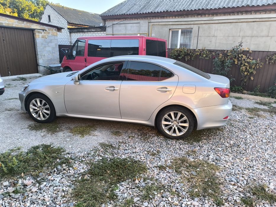 Авто Lexus is 220