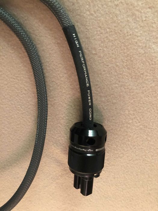 Gigawatt High Performance Power Cord LC-1 K3 series + Cabo HiFi