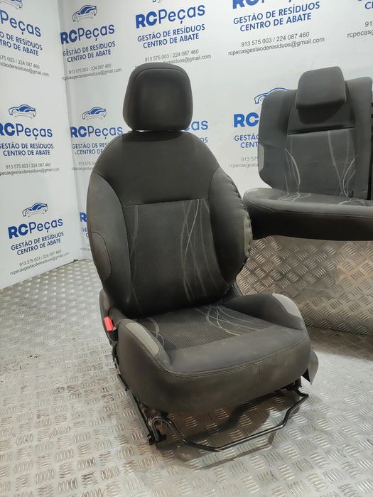 Conjunto de bancos em tecido Peugeot 208 Fase 1