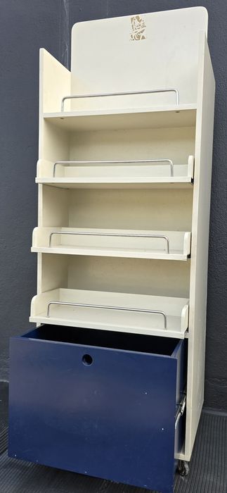 Móvel para exposição de boxers